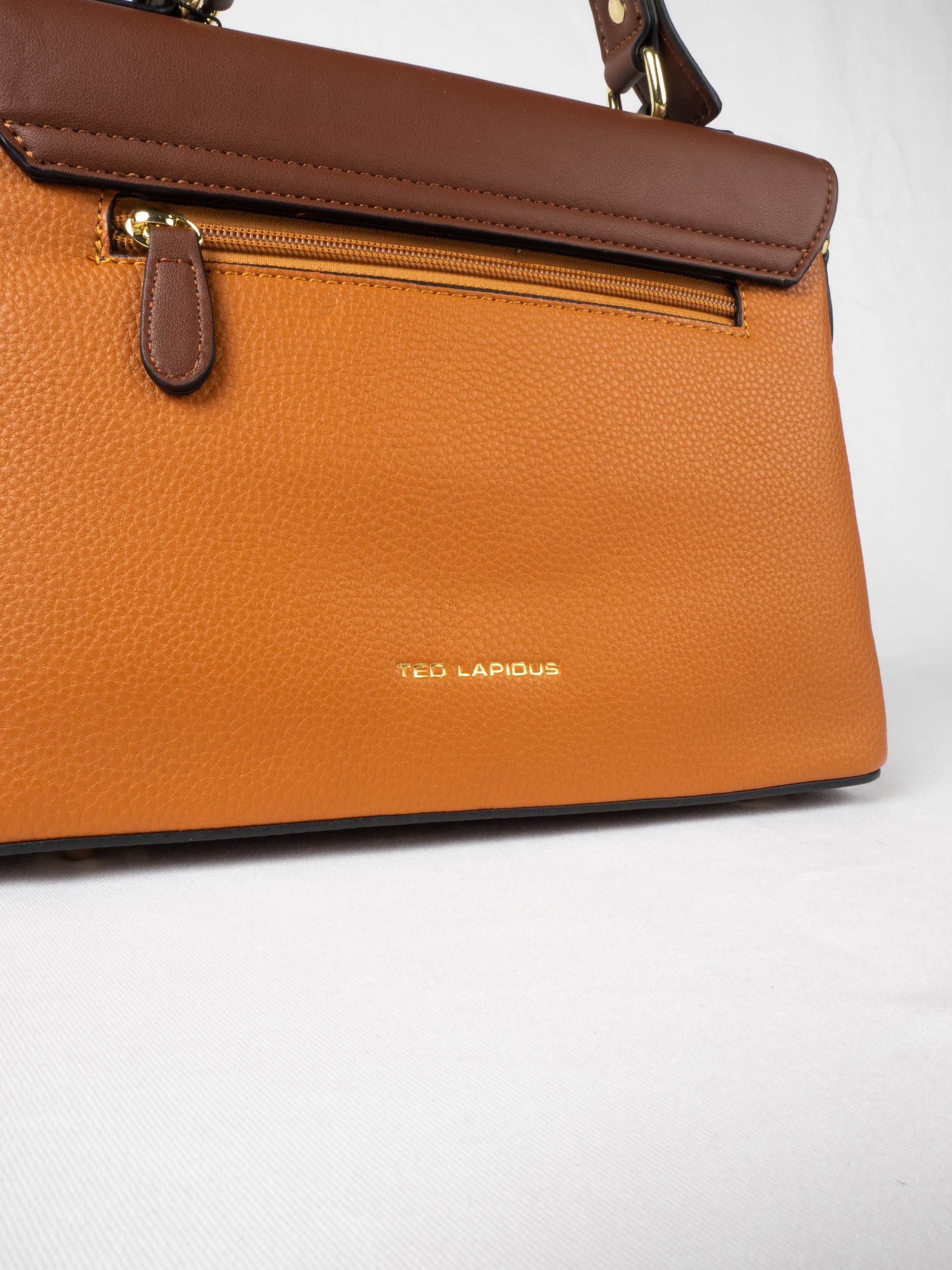 Sac à main Ted lapidus Venissia gold marron foncé et marron clair vue arrière avec poche et nom de la marque gravé en doré en bas
