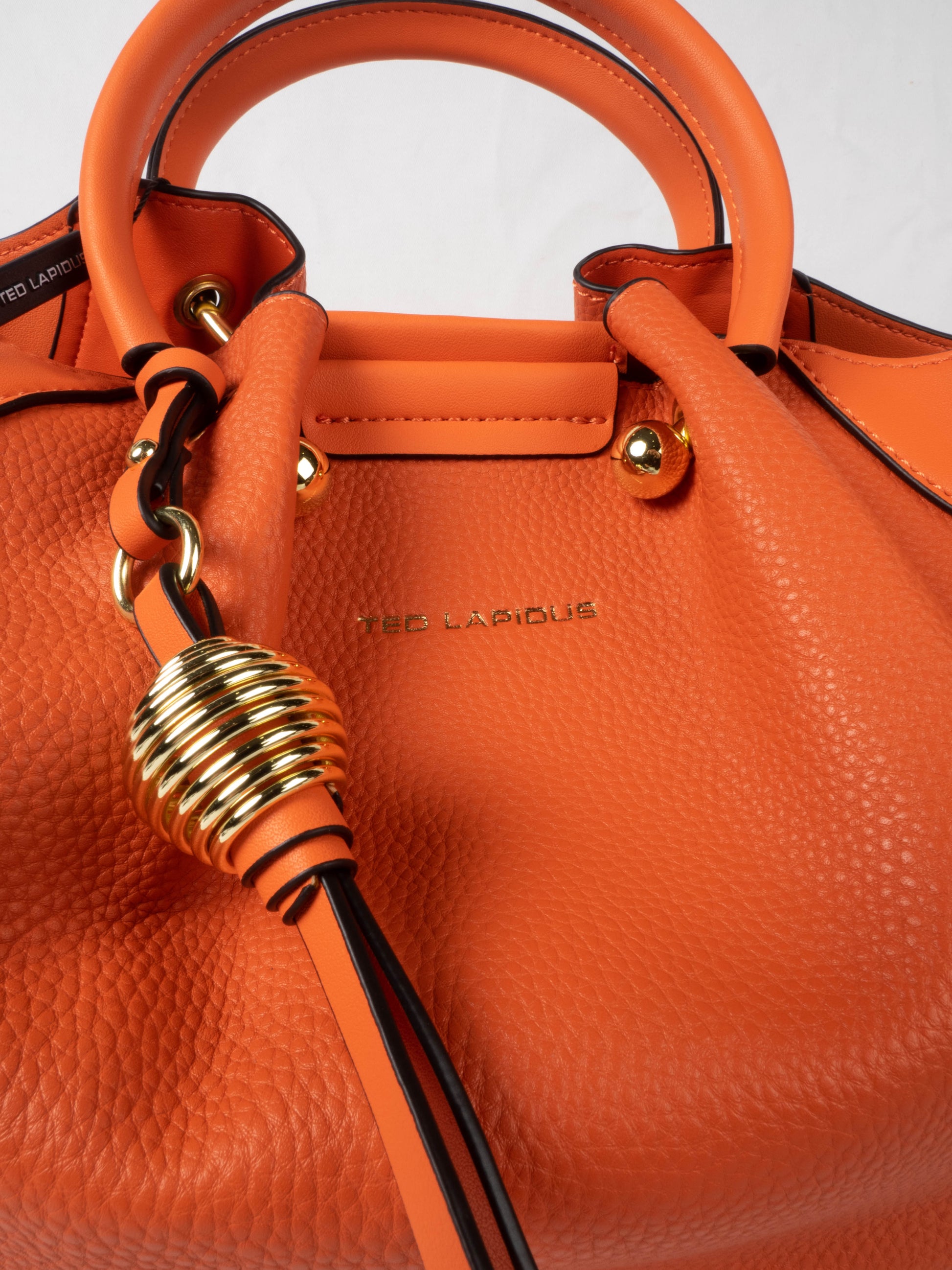 sac à main gretel orange en vinyl ted lapidus gravé en doré